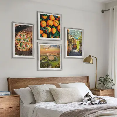 Conjunto de 4 quadros com moldura com paisagem de ruas em colinas com rios italianos