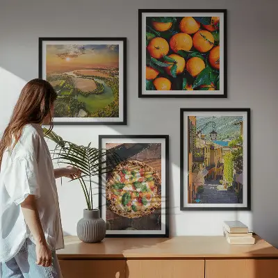 Conjunto de 4 quadros com moldura com paisagem de ruas em colinas com rios italianos