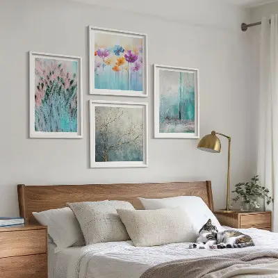 Conjunto de 4 quadros com moldura com padrões de fundo de flores em tons pastel