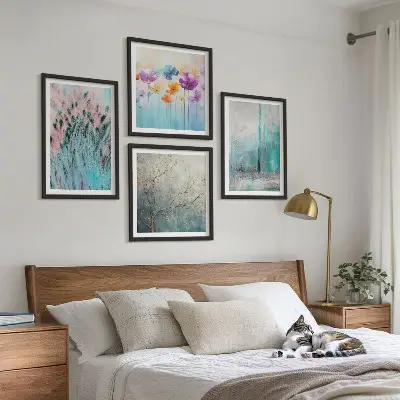Conjunto de 4 quadros com moldura com padrões de fundo de flores em tons pastel