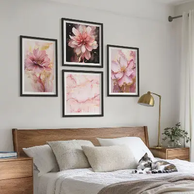 Composição de quadros com arranjos florais de rosas brancas