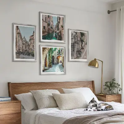 Conjunto de 4 quadros com moldura ruas venezianas com arquitetura aquática