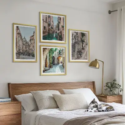Conjunto de 4 quadros com moldura ruas venezianas com arquitetura aquática