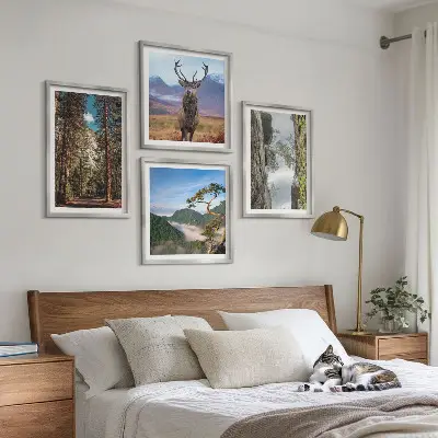 Conjunto de 4 quadros com moldura com paisagem de estrada na floresta com montanhas e veado