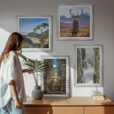 Conjunto de 4 quadros com moldura com paisagem de estrada na floresta com montanhas e veado