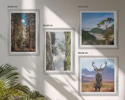 Conjunto de 4 quadros com moldura com paisagem de estrada na floresta com montanhas e veado