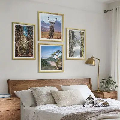 Conjunto de 4 quadros com moldura com paisagem de estrada na floresta com montanhas e veado