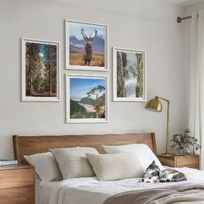 Conjunto de 4 quadros com moldura com paisagem de estrada na floresta com montanhas e veado