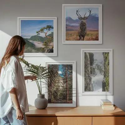 Conjunto de 4 quadros com moldura com paisagem de estrada na floresta com montanhas e veado