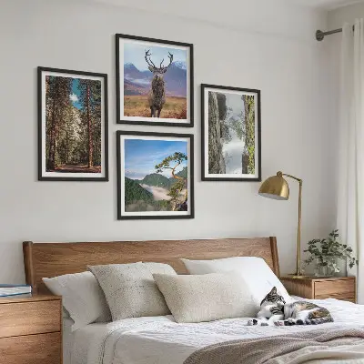 Conjunto de 4 quadros com moldura com paisagem de estrada na floresta com montanhas e veado