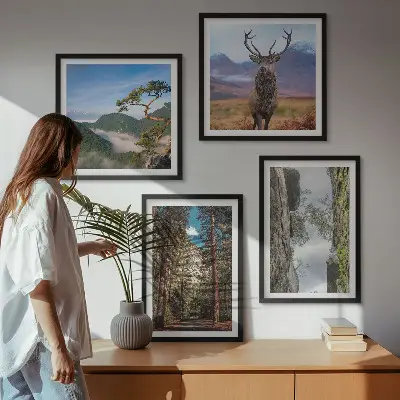 Conjunto de 4 quadros com moldura com paisagem de estrada na floresta com montanhas e veado