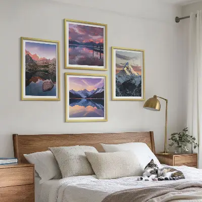 Composição de quadros com paisagens montanhosas ao fundo