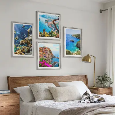 Conjunto de 4 quadros com moldura vistas para o mar e casas coloridas