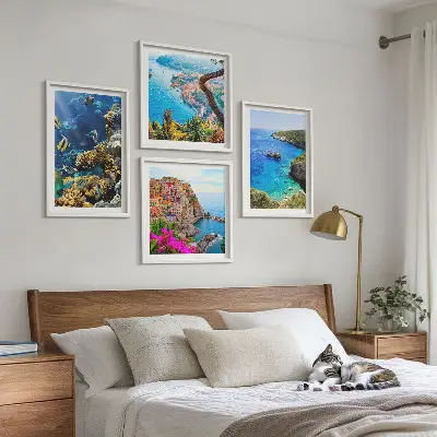 Conjunto de 4 quadros com moldura vistas para o mar e casas coloridas