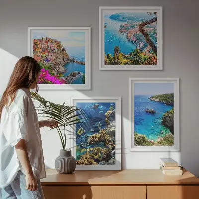 Conjunto de 4 quadros com moldura vistas para o mar e casas coloridas
