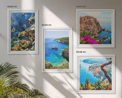 Conjunto de 4 quadros com moldura vistas para o mar e casas coloridas