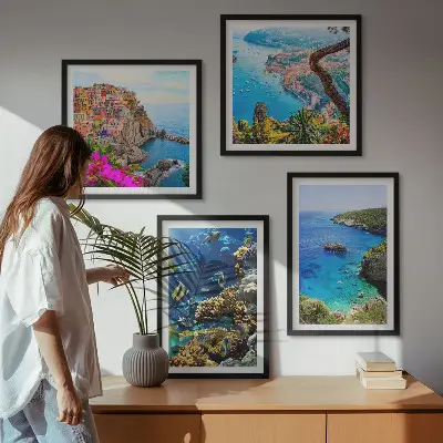 Conjunto de 4 quadros com moldura vistas para o mar e casas coloridas