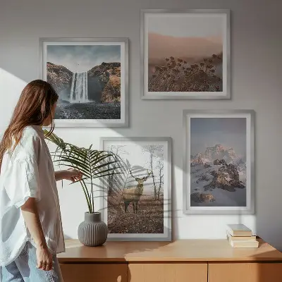 Conjunto de 4 quadros com moldura com paisagens selvagens de montanhas e veados