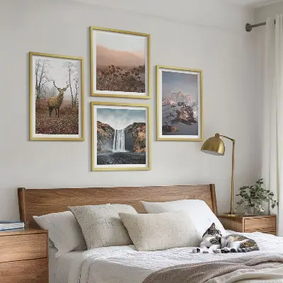 Conjunto de 4 quadros com moldura com paisagens selvagens de montanhas e veados