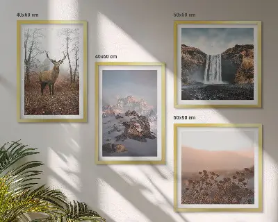 Conjunto de 4 quadros com moldura com paisagens selvagens de montanhas e veados