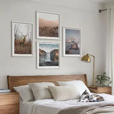 Conjunto de 4 quadros com moldura com paisagens selvagens de montanhas e veados