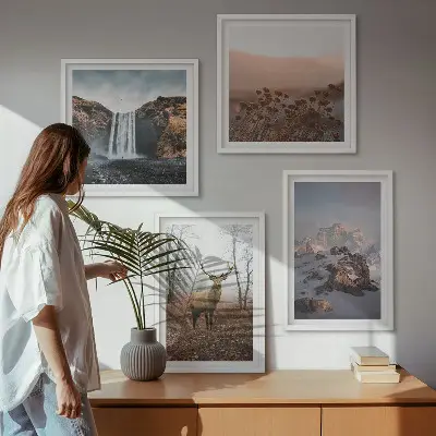 Conjunto de 4 quadros com moldura com paisagens selvagens de montanhas e veados
