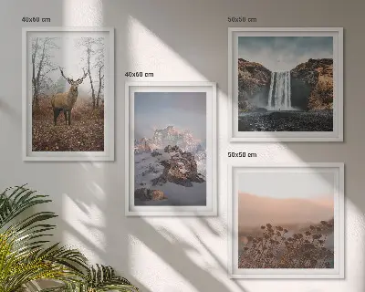 Conjunto de 4 quadros com moldura com paisagens selvagens de montanhas e veados