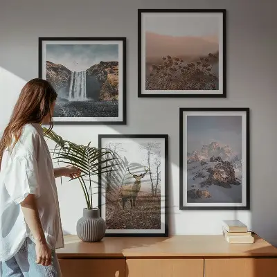 Conjunto de 4 quadros com moldura com paisagens selvagens de montanhas e veados