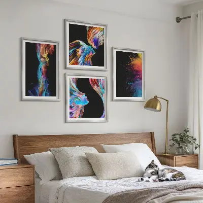 Conjunto de 4 quadros com moldura com estampas de abstrações coloridas de rostos e formas