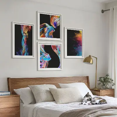 Conjunto de 4 quadros com moldura com estampas de abstrações coloridas de rostos e formas