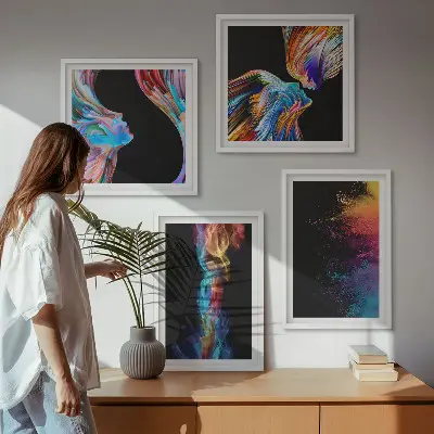 Conjunto de 4 quadros com moldura com estampas de abstrações coloridas de rostos e formas