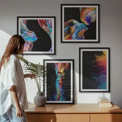 Conjunto de 4 quadros com moldura com estampas de abstrações coloridas de rostos e formas