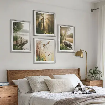 Conjunto de 4 quadros com moldura paisagem de lago com floresta, barco e neblina matinal