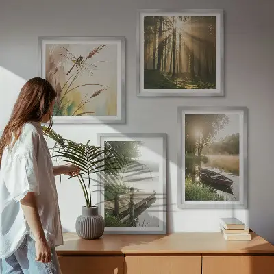 Conjunto de 4 quadros com moldura paisagem de lago com floresta, barco e neblina matinal