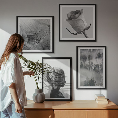 Conjunto de 4 quadros com moldura Retrato de uma mulher na névoa da floresta