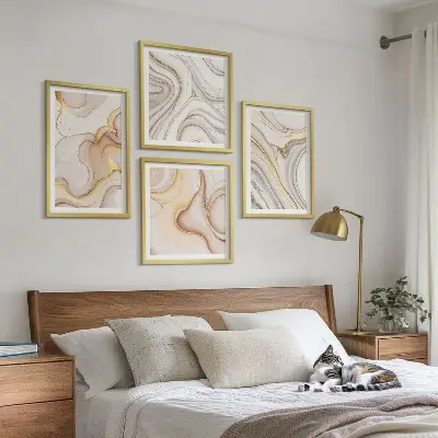 Conjunto de 4 quadros com moldura com motivos abstratos lineares