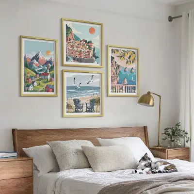Conjunto de 4 quadros com moldura com estampas de montanhas coloridas e cidades costeiras