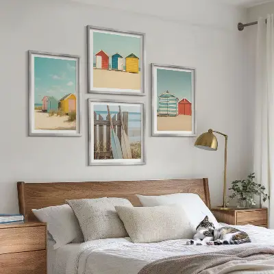 Políptico com moldura estampa de casas coloridas na praia com sol