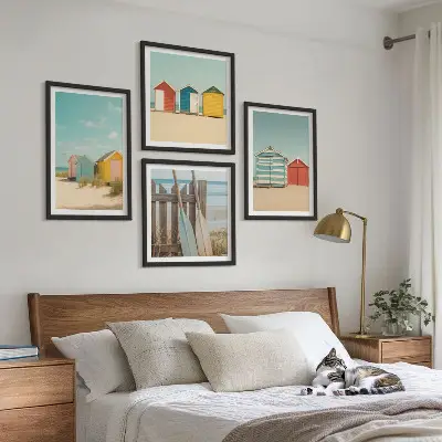 Políptico com moldura estampa de casas coloridas na praia com sol