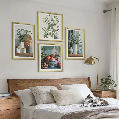 Composição de quadros com estampa de azeitonas verdes e eucalipto
