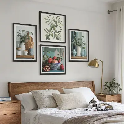 Composição de quadros com estampa de azeitonas verdes e eucalipto