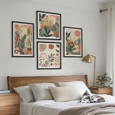 Conjunto de 4 quadros com moldura com padrões de plantas em tons pastel