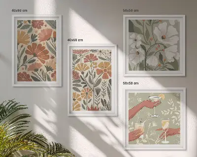 Composição de quadros com estampas florais em tons de laranja e verde