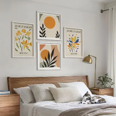 Composição de quadros com cartazes florais de Paris e Milão