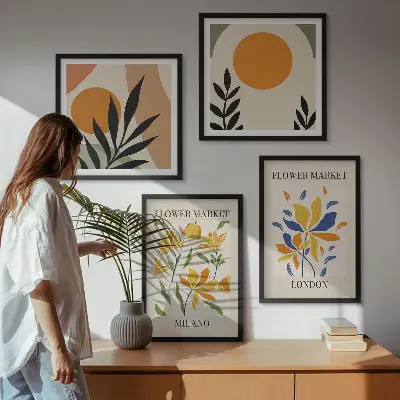 Composição de quadros com cartazes florais de Paris e Milão