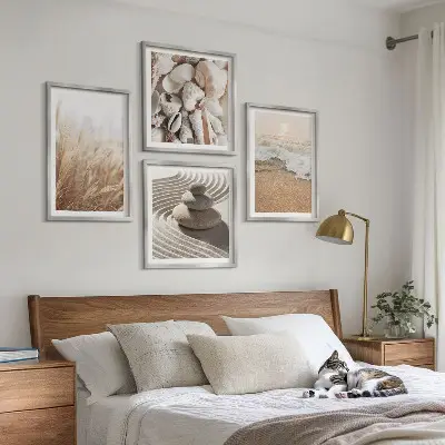 Conjunto de 4 quadros com moldura com motivos de praia, conchas e ondas
