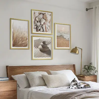 Conjunto de 4 quadros com moldura com motivos de praia, conchas e ondas