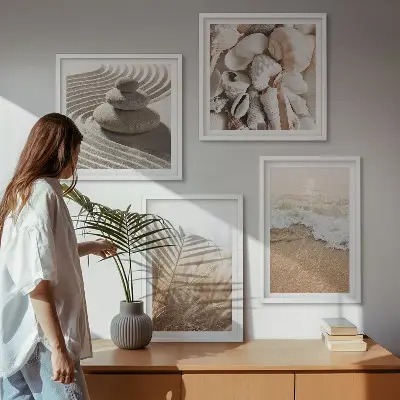 Conjunto de 4 quadros com moldura com motivos de praia, conchas e ondas