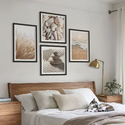 Conjunto de 4 quadros com moldura com motivos de praia, conchas e ondas