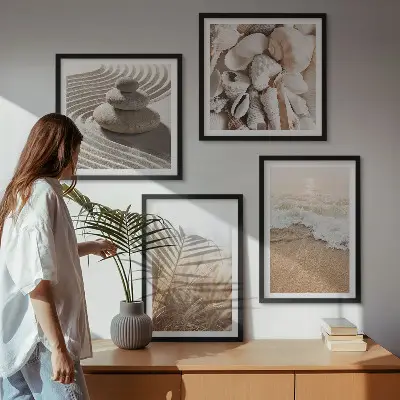 Conjunto de 4 quadros com moldura com motivos de praia, conchas e ondas